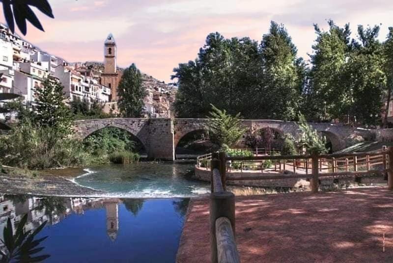 Apartamentos Los Robles アルカラ・デル・フカル エクステリア 写真