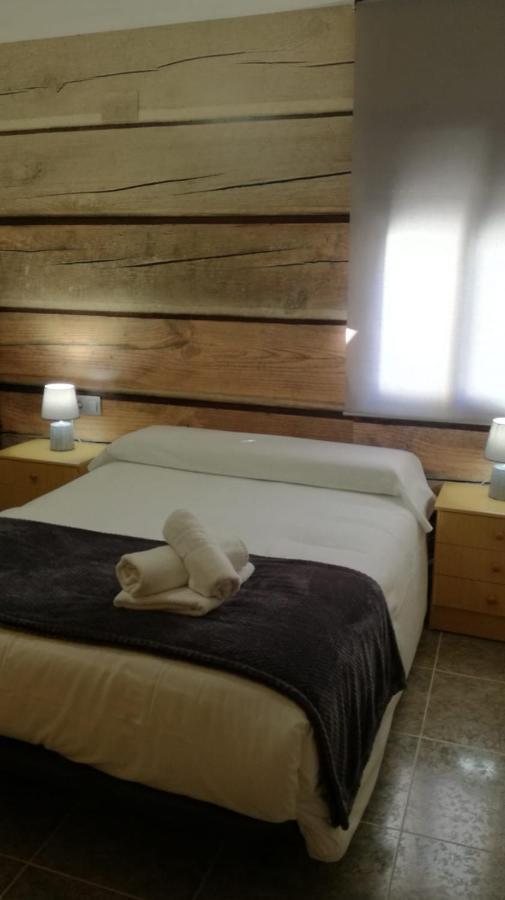 Apartamentos Los Robles アルカラ・デル・フカル エクステリア 写真