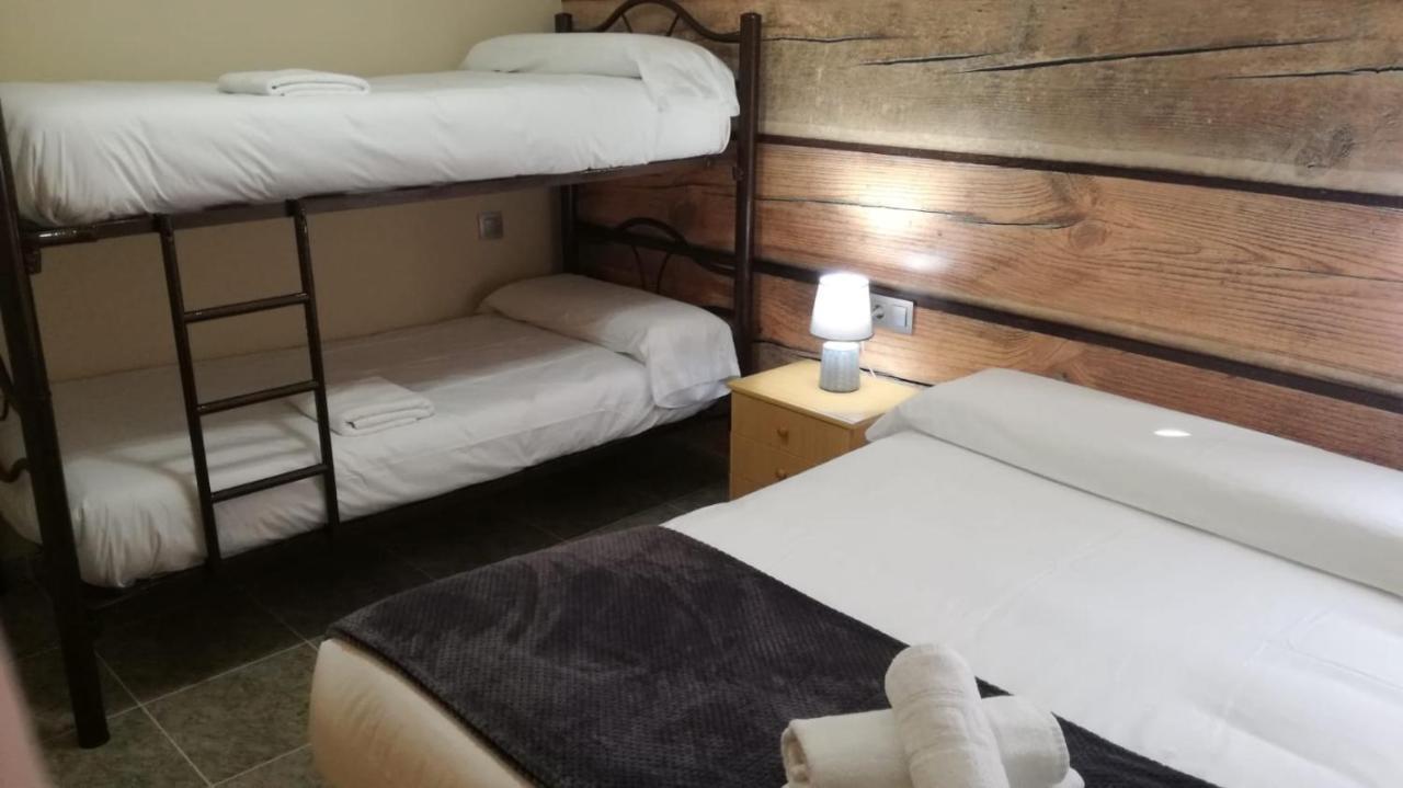 Apartamentos Los Robles アルカラ・デル・フカル エクステリア 写真