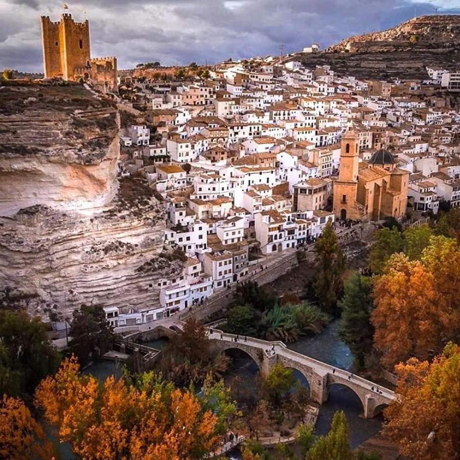Apartamentos Los Robles アルカラ・デル・フカル エクステリア 写真