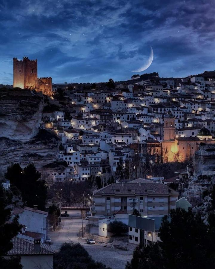 Apartamentos Los Robles アルカラ・デル・フカル エクステリア 写真